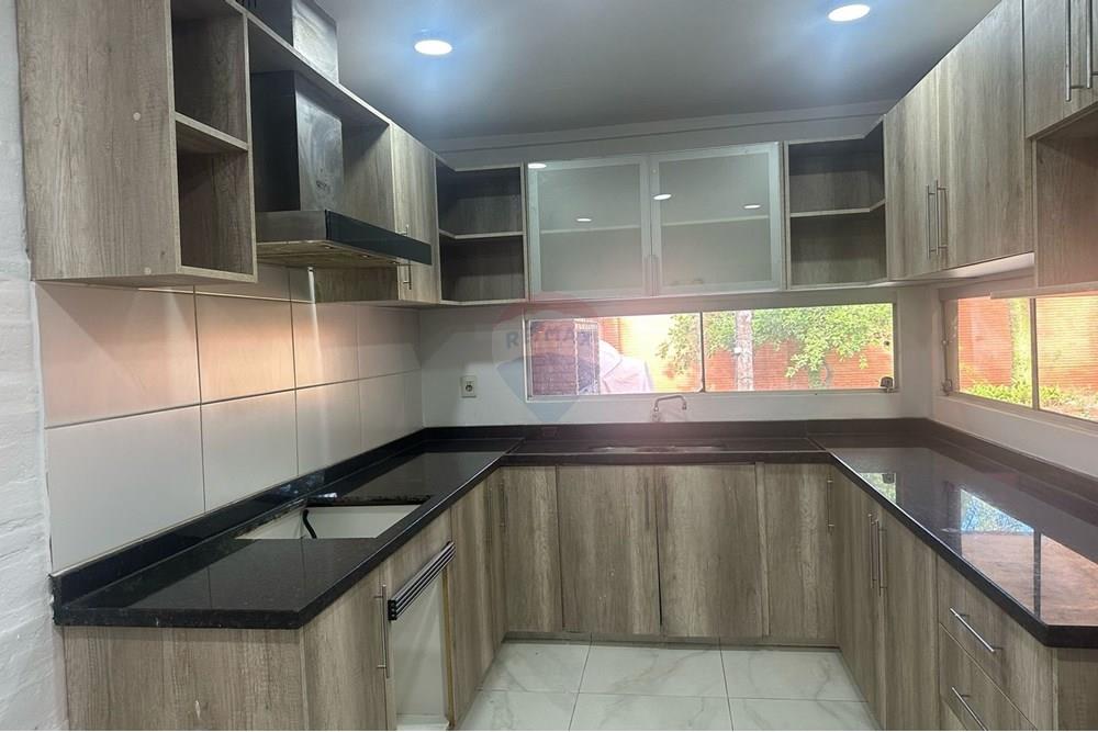 VENDO HERMOSA RESIDENCIA EN LAMBARÉ — foto 2