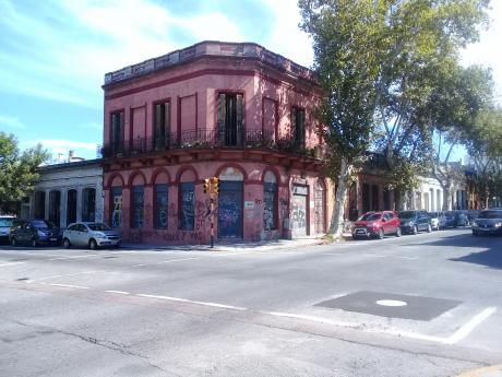 Excelente Propiedad Y Local Comercial