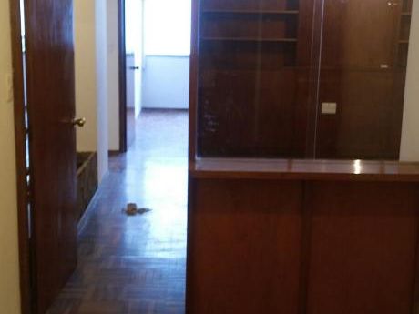 Apartamento Para Oficinas, 3 Ofic. Privadas Y Recepción, Ciudad Vieja