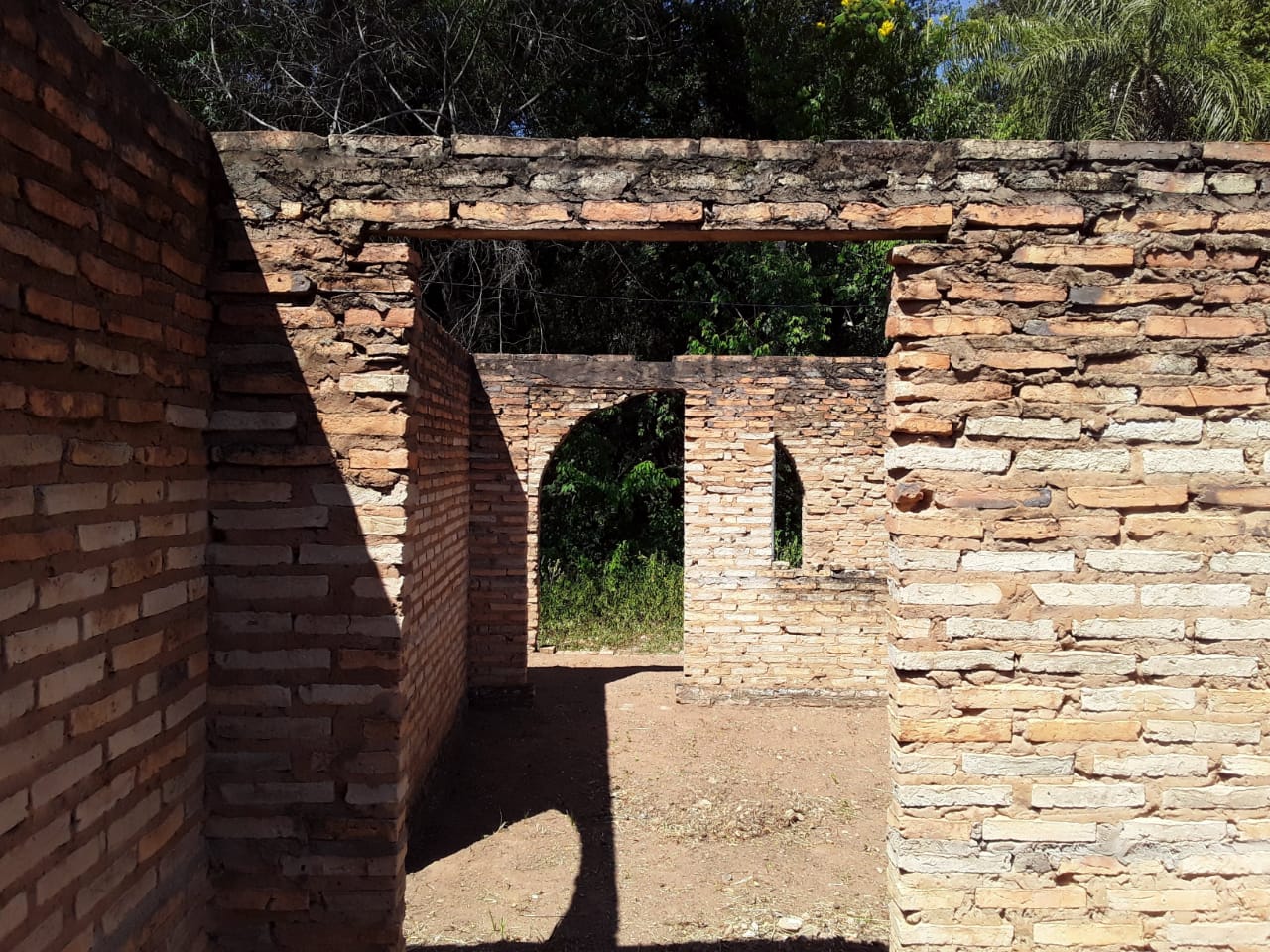 VENDO CASA A REFACCIONAR O DEMOLER EN EMBOSCADA — foto 2