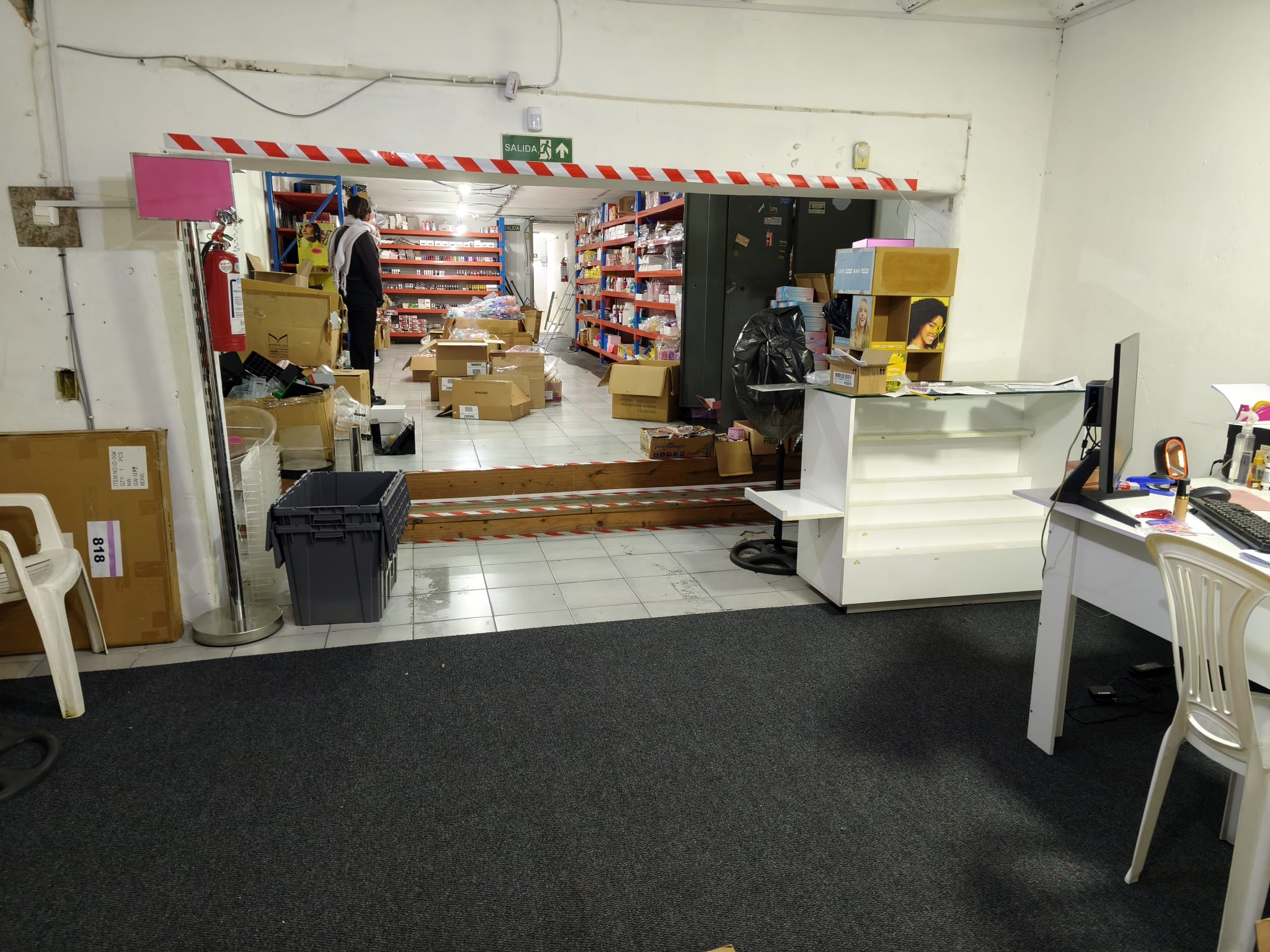 Se Alquila Local En 18 De Julio Y Roxlo, Con 107m2  Salón Más 102 M2 Depósito · Foto 10