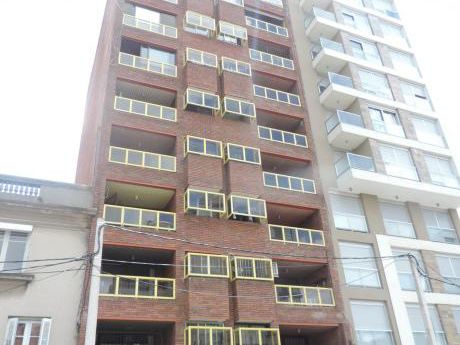 Aguilar Y Sarmiento. Balcon. Vig.24 Horas. Impecable.