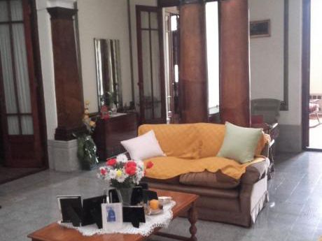 Gran Y Señorial Casa A Pasos De Plaza Varela