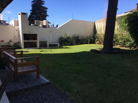 Venta De Exclusivo Apartamento Con Fondo Verde