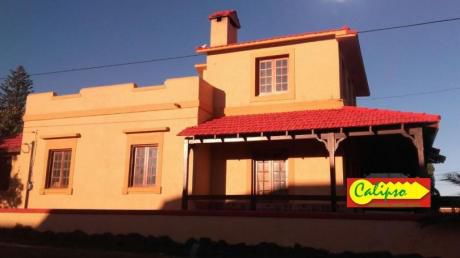 Casa Sobre La Rambla Con Vista Al Mar Y Piscina-ref.206-inmobiliaria Calipso