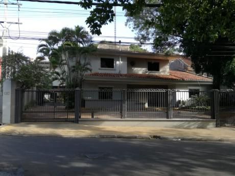 Alquilo A-060 Amplia Casa Para Oficina - Avda. Boggiani