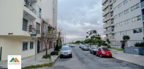 Ubicación Privilegiada A Metros De La Rambla, Garage, 88m2