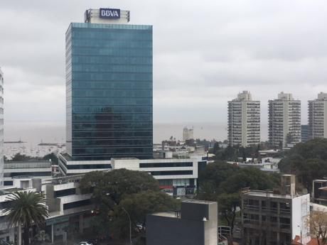 Plácido Ellauri Y Luis A De Herrera, A Pasos Mvdeo Shopping