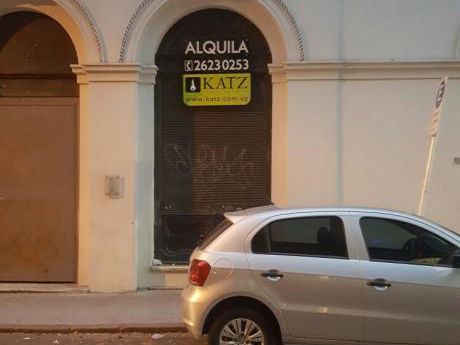 Local A Reciclar, A Metros De Plaza Matriz!