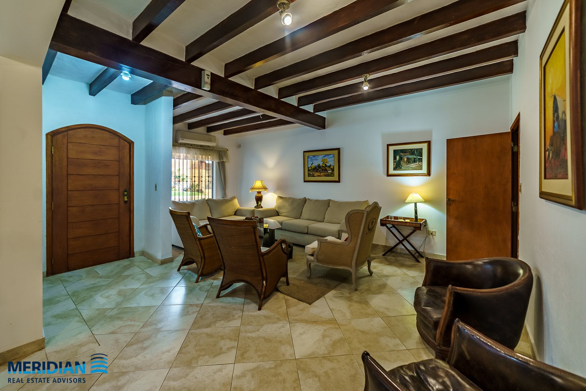 CASA EN VENTA DE 4 DORMITORIOS EN BARRIO SAN JORGE, ZONA RESIDENCIAL — foto 2