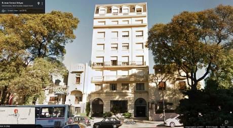 Edificio De Estilo En Bvr Artigas