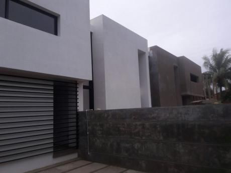Ultimas 2 Casas En Venta En Avenida Alemana Y 7mo Anillo