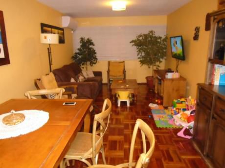 Lindo, Al Frente, Buen Punto En Zona De Pocitos, G.C: $ 3700