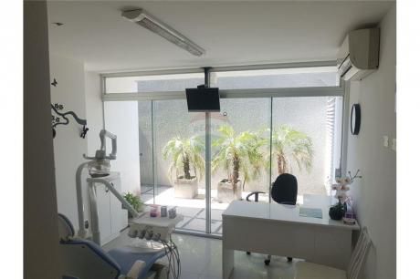 Linda Oficina Con Patio Interno En Alquiler!!