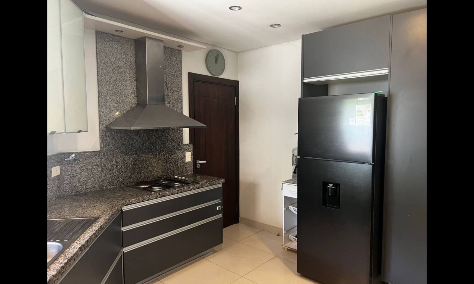 Alquilo Lujosa Residencia en Lambaré a solo 2 cuadras de Luis Ma. Argaña — foto 2
