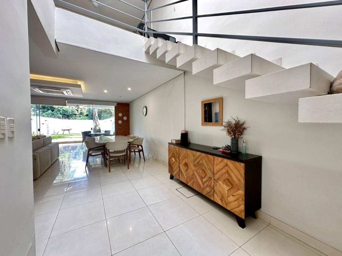 ALQUILO AMPLIO DUPLEX AMOBLADO  EN LOS LAURELES — foto 2