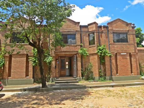 Hermosa Residencia De 3 Suites En Barrio Los Laureles.