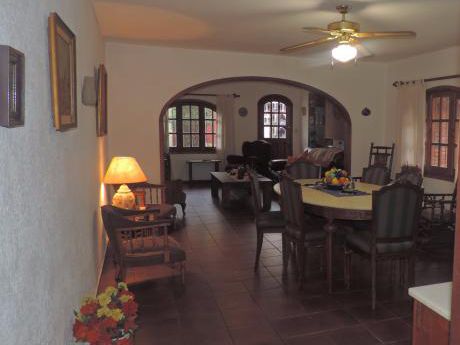 Venta De Solida Casa En Prado/atahualpa: 3 Dormitorios Y Escritorio