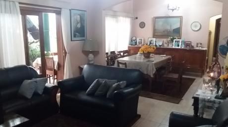 Vendo Residencia En Asunción En Barrio CD Nueva Detrás De La Embajada Brasil