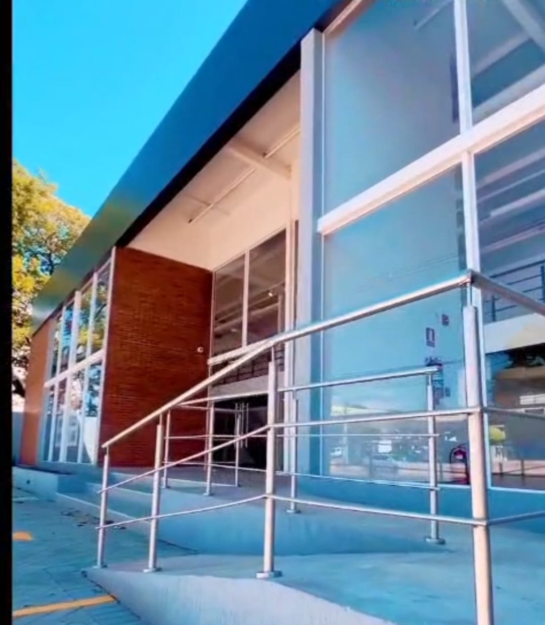 ALQUILO SHOWROOM + OFICINAS | AVDA. MARISCAL ESTIGARRIBIA — foto 3