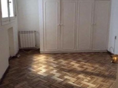 Amplio Apartamento Para Alquiler A Pasos De La Rambla