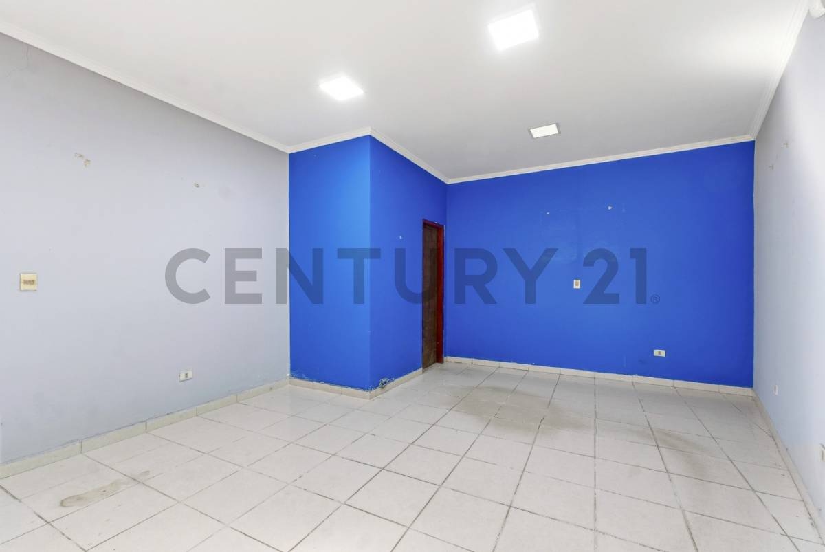 EN VENTA IMPONENTE TINGLADO / DEPÓSITO CON OFICINAS EN LUQUE (3.200 M2) — foto 2