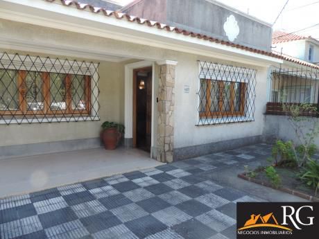 Hermosa Casa De Sólida Construcción Sobre Av. Millan