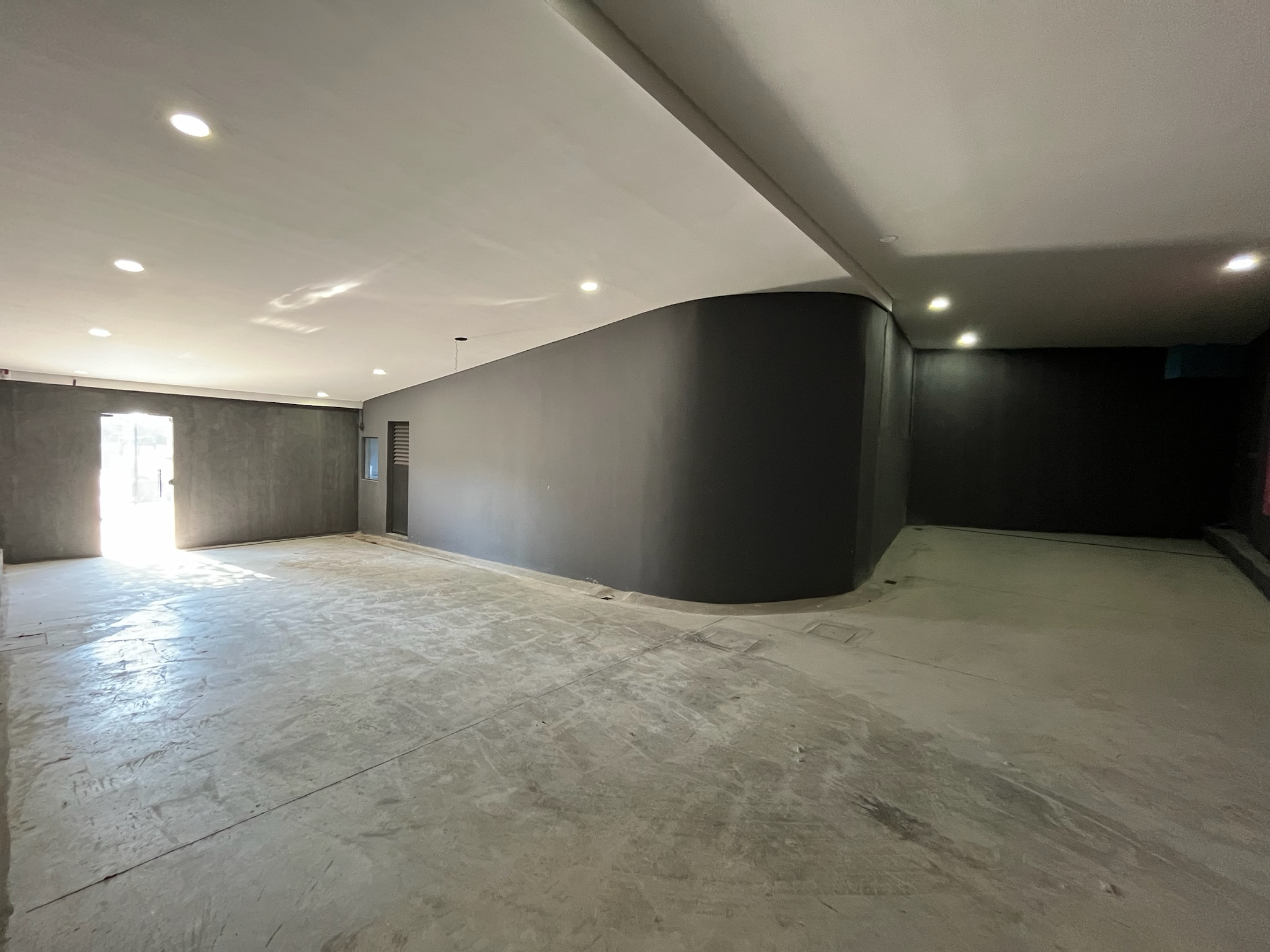 IMPONENTE SHOWROOM CON DEPOSITO SOBRE AVENIDA ESPAÑA — foto 3