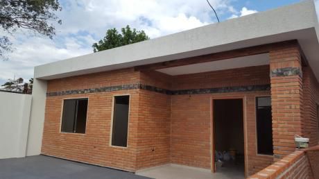 Tierra Inmobiliaria - Hermosa Y Amplia Casa A Estrenar!!