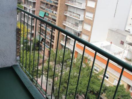 A 2 Cuadras De La Rbla. 2 Dormitorios Y Gge.