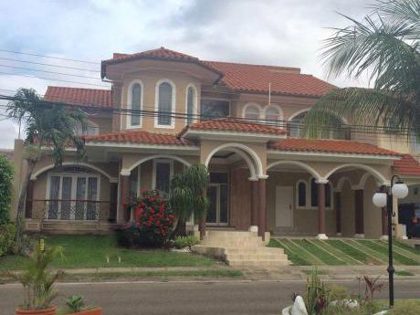 Hermosa Casa En Condominio Zona Norte