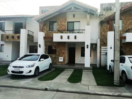 Casa En Venta: Condominio Las Tacuaras