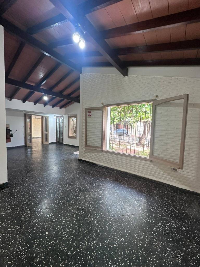 VENDO CASA DE CUATRO DORMITORIOS EN BARRIO SANTA LIBRADA DE ASUNCION — foto 2