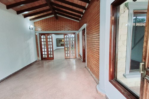 Casa-Alquiler-Av. Defensores del Chaco, San Lorenzo, Central — foto 2