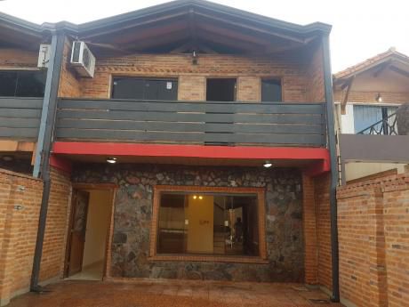 Amplio Duplex De 3 Dormitorios En Lambaré