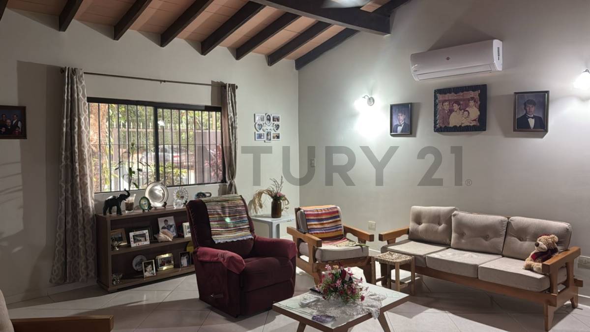 Vendo casa en barrio Las Lomas, toda la casa en planta baja — foto 2