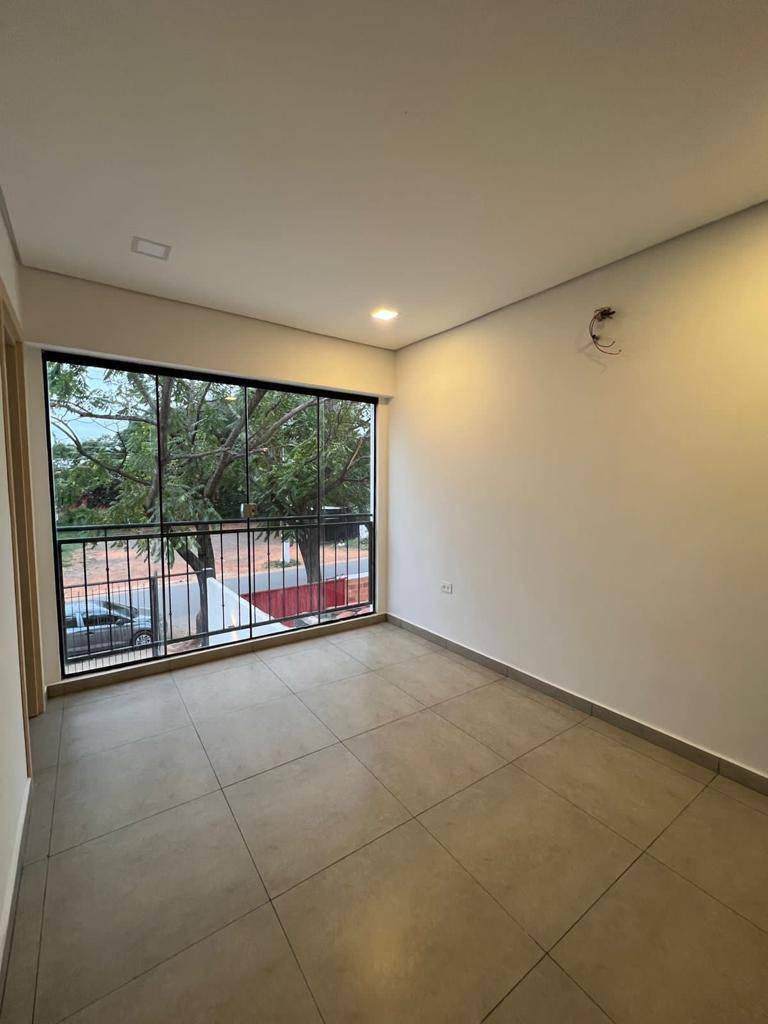 ALQUILO/ VENDO DÚPLEX DISEÑO ESTILO TOSCANO, LUQUE, DETRÁS DE LA CONMEBOL — foto 3