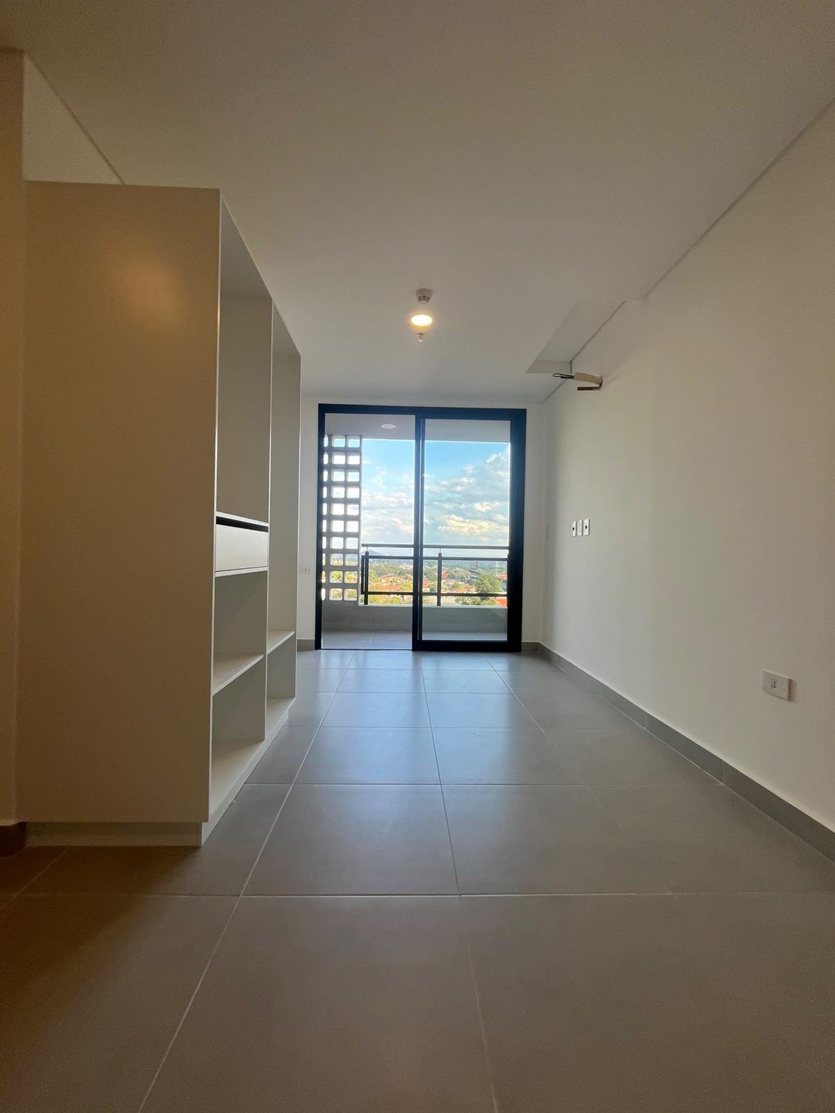 ALQUILO DEPARTAMENTO A ESTRENAR EN SAJONIA — foto 2