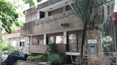 Se Vende Casa En Buceo 4 Dormitorios 3 Baños, Garaje X 2 Parrillero