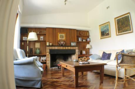 Estar, Escritorio, Parrillero Y Un Excepcional Parque De 879 M2.