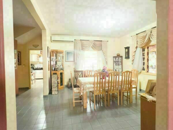 RESIDENCIA EN VENTA EN KM 4 A PASOS DE LA RUTA PY07. — foto 2