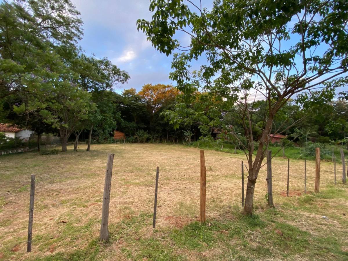 En venta hermoso terreno de 1.200 m² ubicado en pleno centro de Altos — foto 3