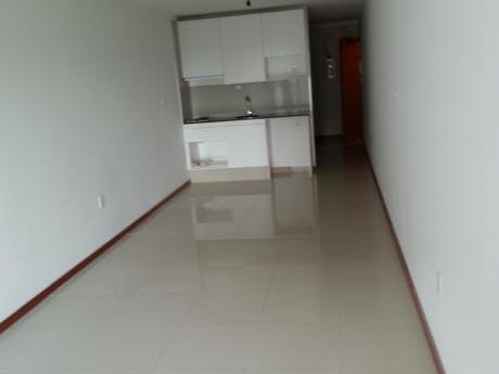 Monoambiente Amplio Sobre 21 De Setiembre Con Garage