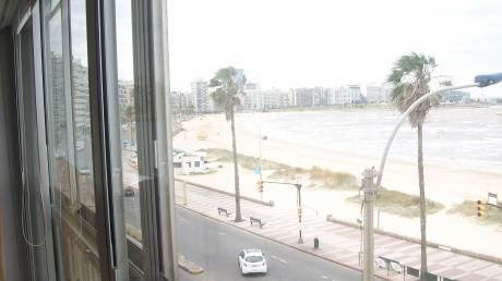 # Rambla Y Av. Brasil Todo Exterior En Esquina