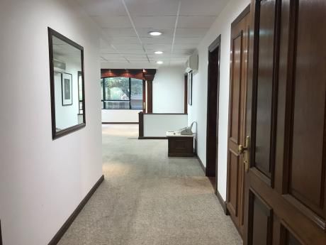 Edificio Corporate House