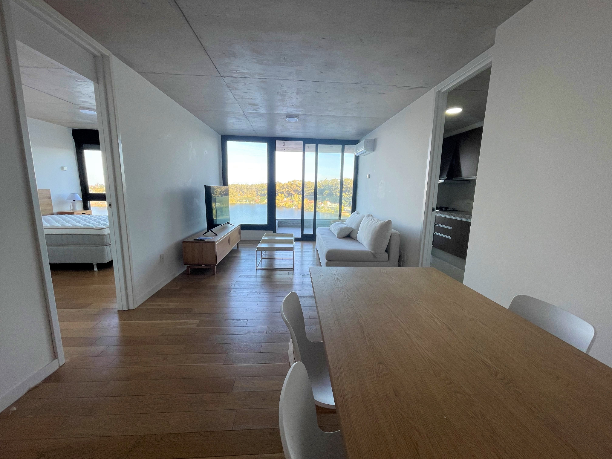 ALQUILER 1 DORMITORIO CON MUEBLES EN LAGO MAYOR · Foto 2