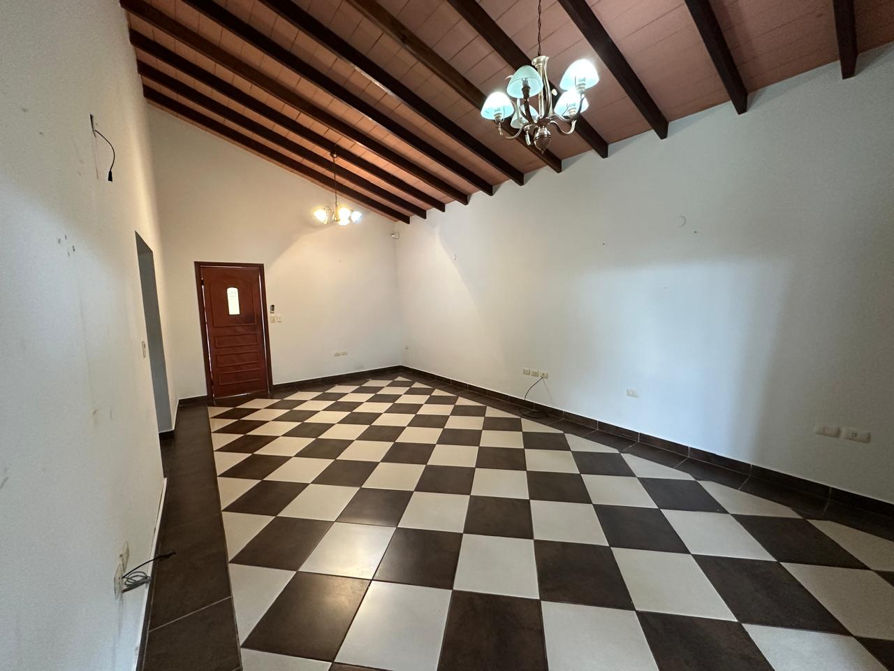 EN ALQUILER AMPLIA CASA EN CAPIATA - BO VIRGEN DEL PILAR — foto 2