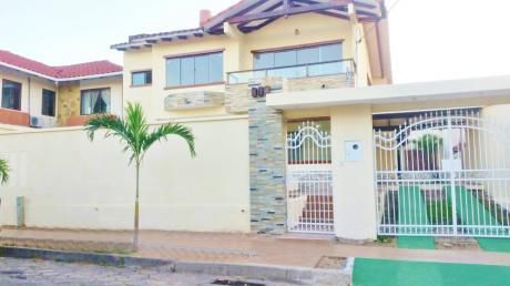 Casa Hermosa En Alquiler Zona Oeste Entre 2do Y 3er Anillo