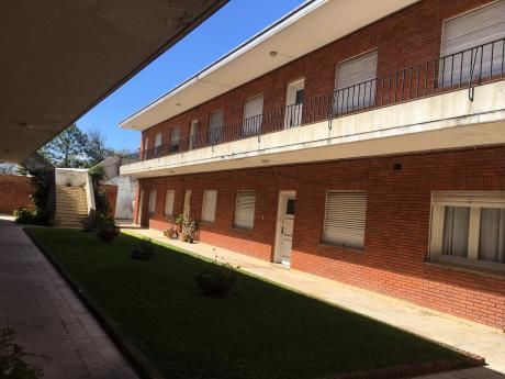 Apartamento Muy Seguro Y Excelente Lugar Sobre Uruguayana Y Capurro.