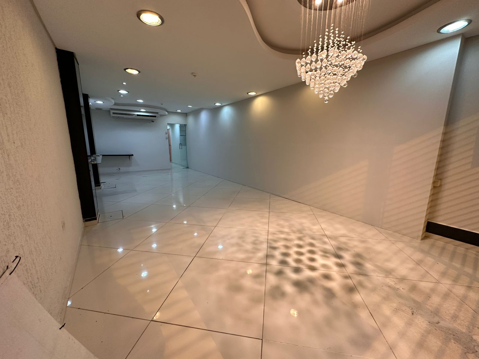 ALQUILO SALON COMERCIAL EN LAMBARE — foto 3